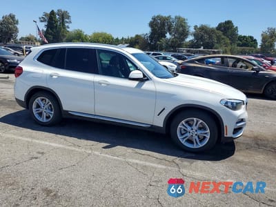 Czwarte zdjęcie samochodu z boku: 2019 BMW X3 SDRIVE30I VIN:5UXTR7C59KLF36659 - miniatura