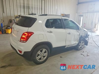 Trzecie zdjęcie samochodu z tyłu: 2018 CHEVROLET TRAX 1LT VIN:KL7CJPSB8JB650084 - miniatura