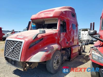 Drugie zdjęcie samochodu z przodu: 2023 VOLVO VN VNL VIN:4V4NC9EH5PN338477 - miniatura