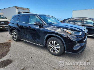Czwarte zdjęcie samochodu z boku: 2022 TOYOTA HIGHLANDER XLE VIN:5TDGZRAHXNS114931 - miniatura