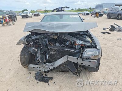 Piąte zdjęcie samochodu w środku: 2019 CHRYSLER 300 S VIN:2C3CCABG2KH559606 - miniatura