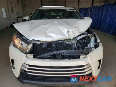 Piąte zdjęcie samochodu w środku: 2017 TOYOTA HIGHLANDER XLE VIN:5TDJZRFH1HS478190 - miniatura