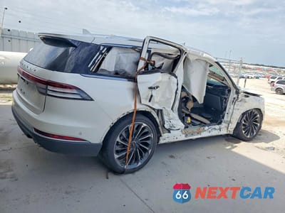 Trzecie zdjęcie samochodu z tyłu: 2024 LINCOLN AVIATOR RESERVE VIN:5LM5J7XC1RGL08691 - miniatura