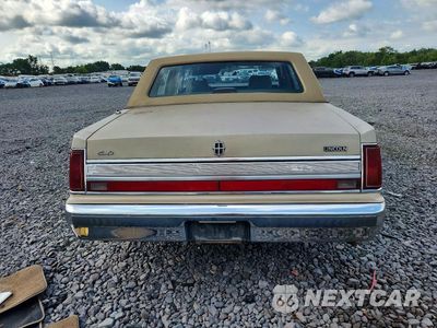 Zdjęcie 6 z 12 samochodu: 1989 LINCOLN TOWN CAR SIGNATURE VIN:1LNBM82F8KY699780 - miniatura