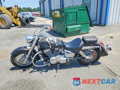 Trzecie zdjęcie samochodu z tyłu: 2006 HONDA VT750 C VIN:JH2RC50106M200048 - miniatura