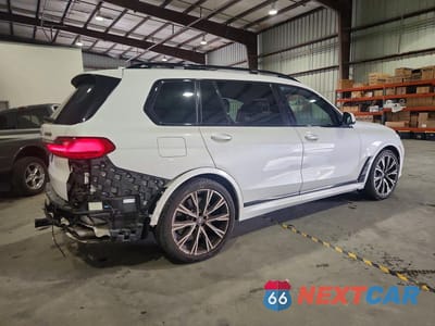 Trzecie zdjęcie samochodu z tyłu: 2022 BMW X7 VIN:5UXCX6C02N9J96015 - miniatura