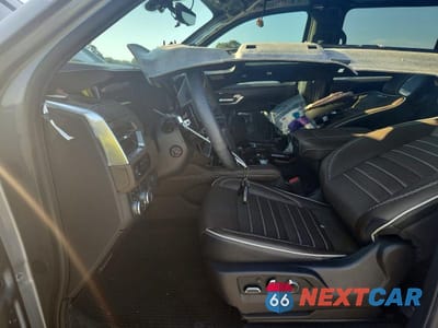 Zdjęcie 7 z 14 samochodu: 2025 GMC YUKON XL DENALI ULTIMATE VIN:1GKS2KRL2SR350115 - miniatura