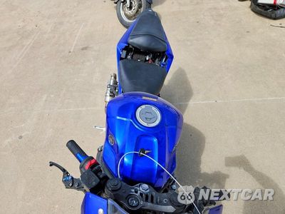 Piąte zdjęcie samochodu w środku: 2022 YAMAHA YZFR3 A VIN:MH3RH18Y9NK008689 - miniatura