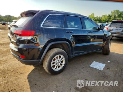 Trzecie zdjęcie samochodu z tyłu: 2020 JEEP GRAND CHEROKEE LAREDO VIN:1C4RJFAG0LC443982 - miniatura