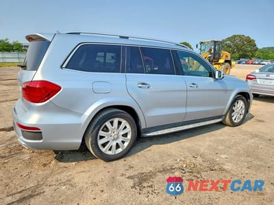 Trzecie zdjęcie samochodu z tyłu: 2014 MERCEDES-BENZ GL 550 4MATIC VIN:4JGDF7DE1EA336820 - miniatura