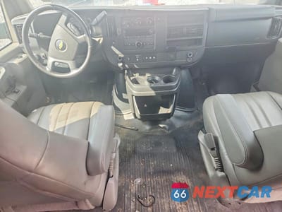 Zdjęcie 8 z 13 samochodu: 2021 CHEVROLET EXPRESS G2500 DELIVERY VAN VIN:1GCWGAFP4M1305680 - miniatura