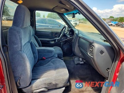 Zdjęcie 10 z 12 samochodu: 2000 CHEVROLET S TRUCK S10 VIN:1GCCS14W0YK257770 - miniatura