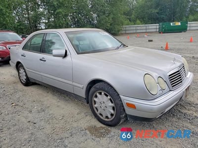 Czwarte zdjęcie samochodu z boku: 1999 MERCEDES-BENZ E 320 4MATIC VIN:WDBJF82H4XX018540 - miniatura