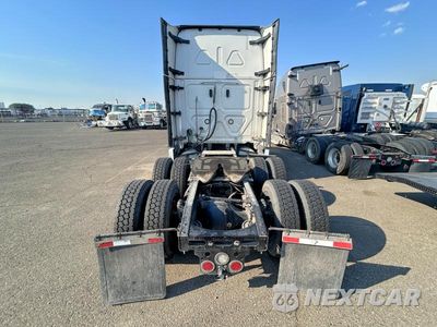 Zdjęcie 9 z 10 samochodu: 2022 FREIGHTLINER CASCADIA 1 - SEMI TRUCK VIN:3AKJHHDR1NSND0545 - miniatura