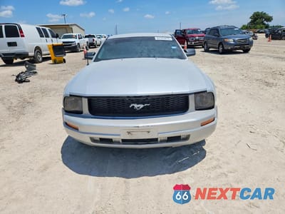 Piąte zdjęcie samochodu w środku: 2007 FORD MUSTANG VIN:1ZVFT80NX75264445 - miniatura