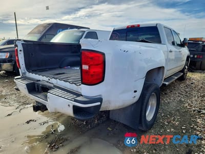 Trzecie zdjęcie samochodu z tyłu: 2017 GMC SIERRA K3500 DENALI VIN:1GT42YEY7HF234332 - miniatura