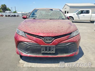 Piąte zdjęcie samochodu w środku: 2018 TOYOTA CAMRY LE VIN:4T1B11HK8JU655269 - miniatura