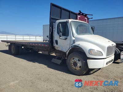 Czwarte zdjęcie samochodu z boku: 2020 FREIGHTLINER M2 106 MED - FLAT BED TRUCK VIN:3ALACWD23LDLT2251 - miniatura