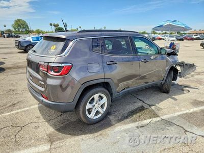 Trzecie zdjęcie samochodu z tyłu: 2023 JEEP COMPASS LATITUDE VIN:3C4NJDBN0PT509487 - miniatura