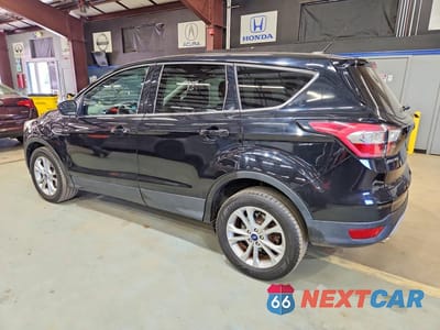 Drugie zdjęcie samochodu z przodu: 2017 FORD ESCAPE SE VIN:1FMCU0GD5HUD71682 - miniatura