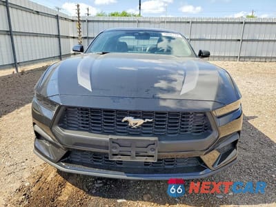 Piąte zdjęcie samochodu w środku: 2025 FORD MUSTANG VIN:1FA6P8TH4S5126010 - miniatura