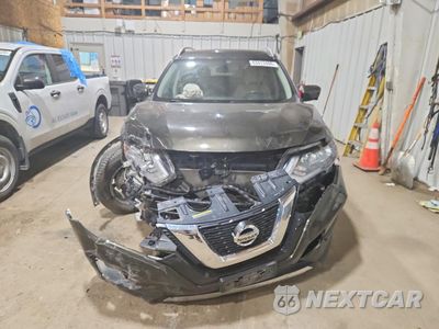 Piąte zdjęcie samochodu w środku: 2017 NISSAN ROGUE SV VIN:KNMAT2MV7HP553793 - miniatura