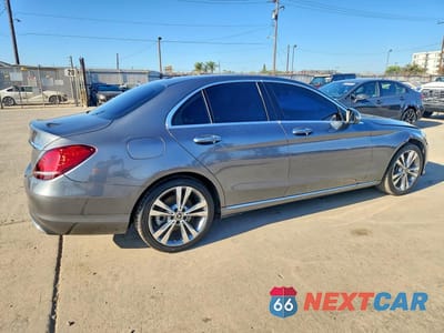 Trzecie zdjęcie samochodu z tyłu: 2019 MERCEDES-BENZ C 300 VIN:55SWF8DB1KU286799 - miniatura