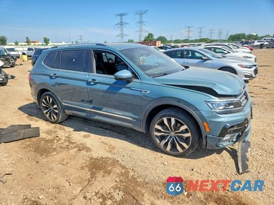 Czwarte zdjęcie samochodu z boku: 2021 VOLKSWAGEN TIGUAN SEL PREMIUM R-LINE VIN:3VV4B7AXXMM118755 - miniatura