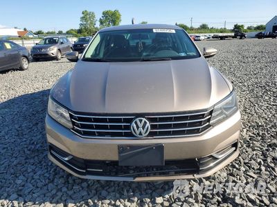 Piąte zdjęcie samochodu w środku: 2016 VOLKSWAGEN PASSAT SE VIN:1VWBT7A35GC015357 - miniatura