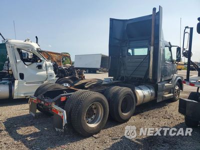 Trzecie zdjęcie samochodu z tyłu: 2014 VOLVO VNL SEMI TRUCK VIN:4V4NC9EH9EN173286 - miniatura