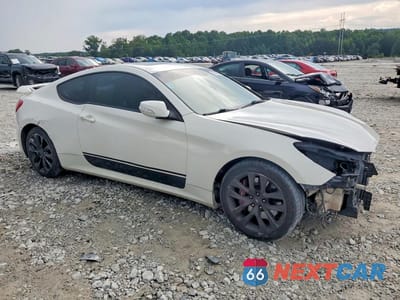 Czwarte zdjęcie samochodu z boku: 2010 HYUNDAI GENESIS COUPE 3.8L VIN:KMHHU6KH4AU039628 - miniatura