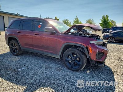 Czwarte zdjęcie samochodu z boku: 2023 JEEP GRAND CHEROKEE LAREDO VIN:1C4RJHAGXPC522951 - miniatura