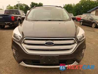 Piąte zdjęcie samochodu w środku: 2018 FORD ESCAPE SE VIN:1FMCU9GD0JUC98408 - miniatura