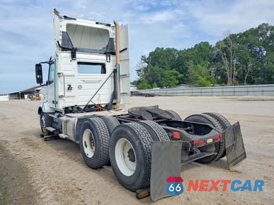 Drugie zdjęcie samochodu z przodu: 2016 VOLVO VNL SEMI TRUCK VIN:4V4NC9EG4GN929956 - miniatura