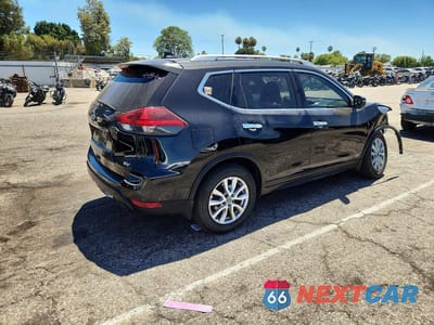 Trzecie zdjęcie samochodu z tyłu: 2018 NISSAN ROGUE SV VIN:JN8AT2MT1JW458581 - miniatura
