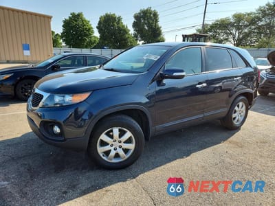 2013 KIA SORENTO LX 5XYKT3A14DG403360 - główne zdjęcie licytacji z USA - miniatura