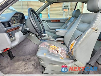 Zdjęcie 7 z 12 samochodu: 1995 MERCEDES-BENZ E 320 VIN:WDBEA66E7SC185995 - miniatura