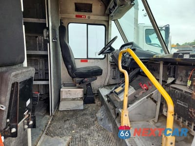 Zdjęcie 11 z 13 samochodu: 2006 FREIGHTLINER MT45 CHASSIS DELIVERY TRUCK VIN:4UZAAPBW16CW13002 - miniatura