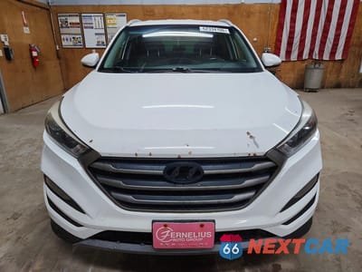Piąte zdjęcie samochodu w środku: 2016 HYUNDAI TUCSON SPORT VIN:KM8J3CA22GU233597 - miniatura