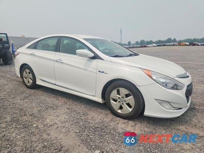 Czwarte zdjęcie samochodu z boku: 2011 HYUNDAI SONATA HYBRID VIN:KMHEC4A41BA011412 - miniatura