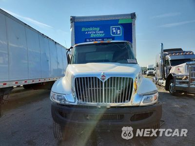 Piąte zdjęcie samochodu w środku: 2019 INTERNATIONAL 4300 4300 - BOX TRUCK VIN:1HTMMMML0KH570136 - miniatura