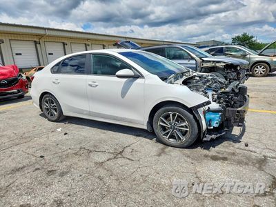 Czwarte zdjęcie samochodu z boku: 2022 KIA FORTE LXS VIN:3KPF24AD4NE457115 - miniatura