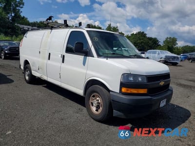 Czwarte zdjęcie samochodu z boku: 2021 CHEVROLET EXPRESS 2500 CARGO DELIVERY VAN VIN:1GCWGBFP0M1227601 - miniatura
