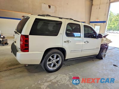 Trzecie zdjęcie samochodu z tyłu: 2010 CHEVROLET TAHOE K1500 LTZ VIN:1GNUKCE06AR105684 - miniatura