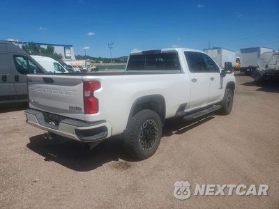 Trzecie zdjęcie samochodu z tyłu: 2022 CHEVROLET SILVERADO K3500 HIGH COUNTRY VIN:1GC4YVEY3NF284265 - miniatura