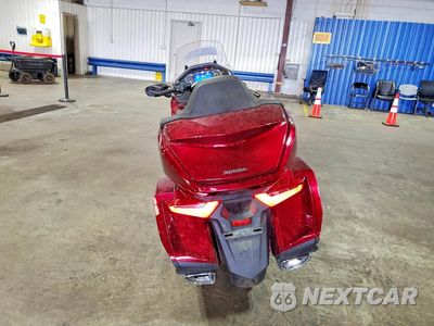 Czwarte zdjęcie samochodu z boku: 2018 HONDA GL1800 D VIN:JH2SC7951JK004143 - miniatura