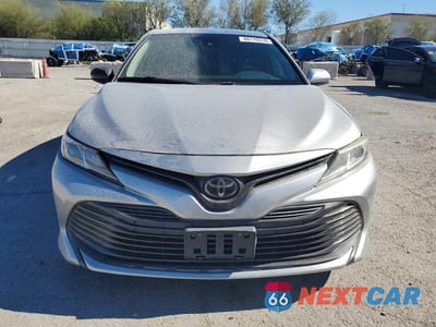 Piąte zdjęcie samochodu w środku: 2019 TOYOTA CAMRY LE VIN:4T1B11HK6KU770843 - miniatura