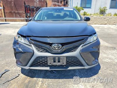 Piąte zdjęcie samochodu w środku: 2020 TOYOTA CAMRY SE VIN:4T1G11AK4LU944815 - miniatura