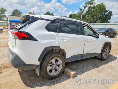 Trzecie zdjęcie samochodu z tyłu: 2024 TOYOTA RAV4 XLE VIN:2T3W1RFV0RW306008 - miniatura