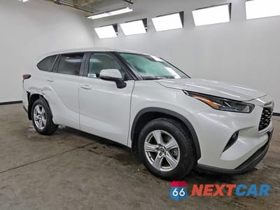 Czwarte zdjęcie samochodu z boku: 2025 TOYOTA HIGHLANDER LE VIN:5TDKDRBH5SS588045 - miniatura